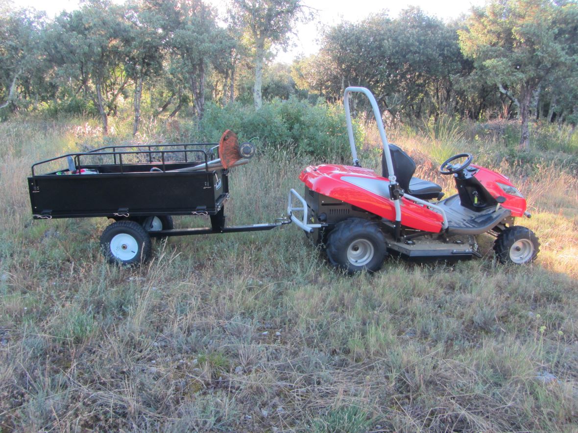 Personnellement cette petite remorque correspond exactement à mes attentes, à savoir le transport de mes outils et consommables utiles mes travaux de débroussaillage.