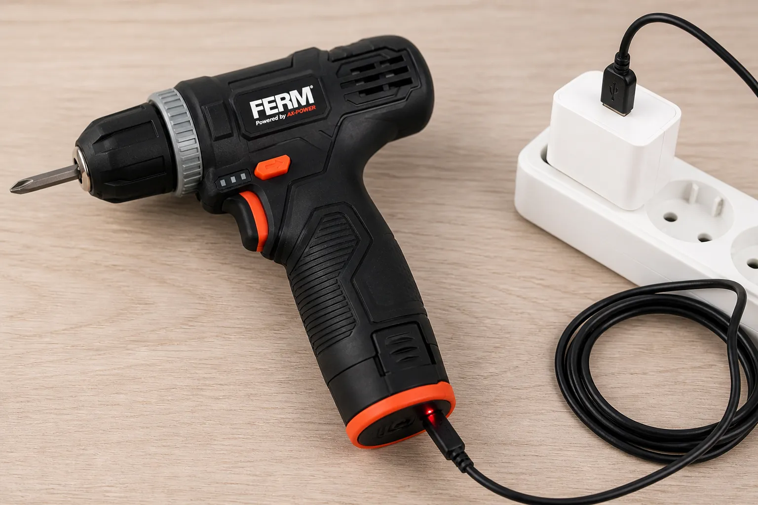 Recharge de la perceuse FERM via câble USB