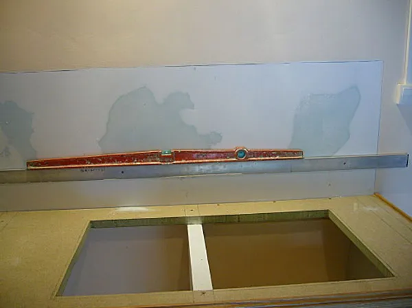 Pose des réglettes Pose des réglettes de niveau pour le carrelage mural
