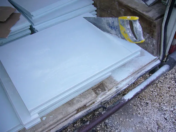 Construction des coffres de rangement en carreaux de plâtre