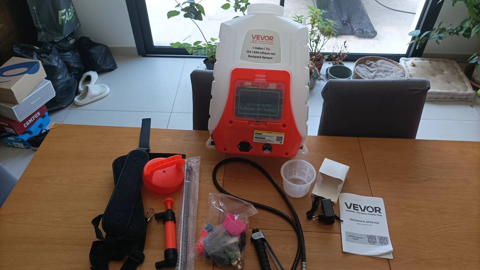 Accessoires fournis avec le pulvérisateur VEVOR Contenu du carton du pulvérisateur VEVOR avec tous les accessoires